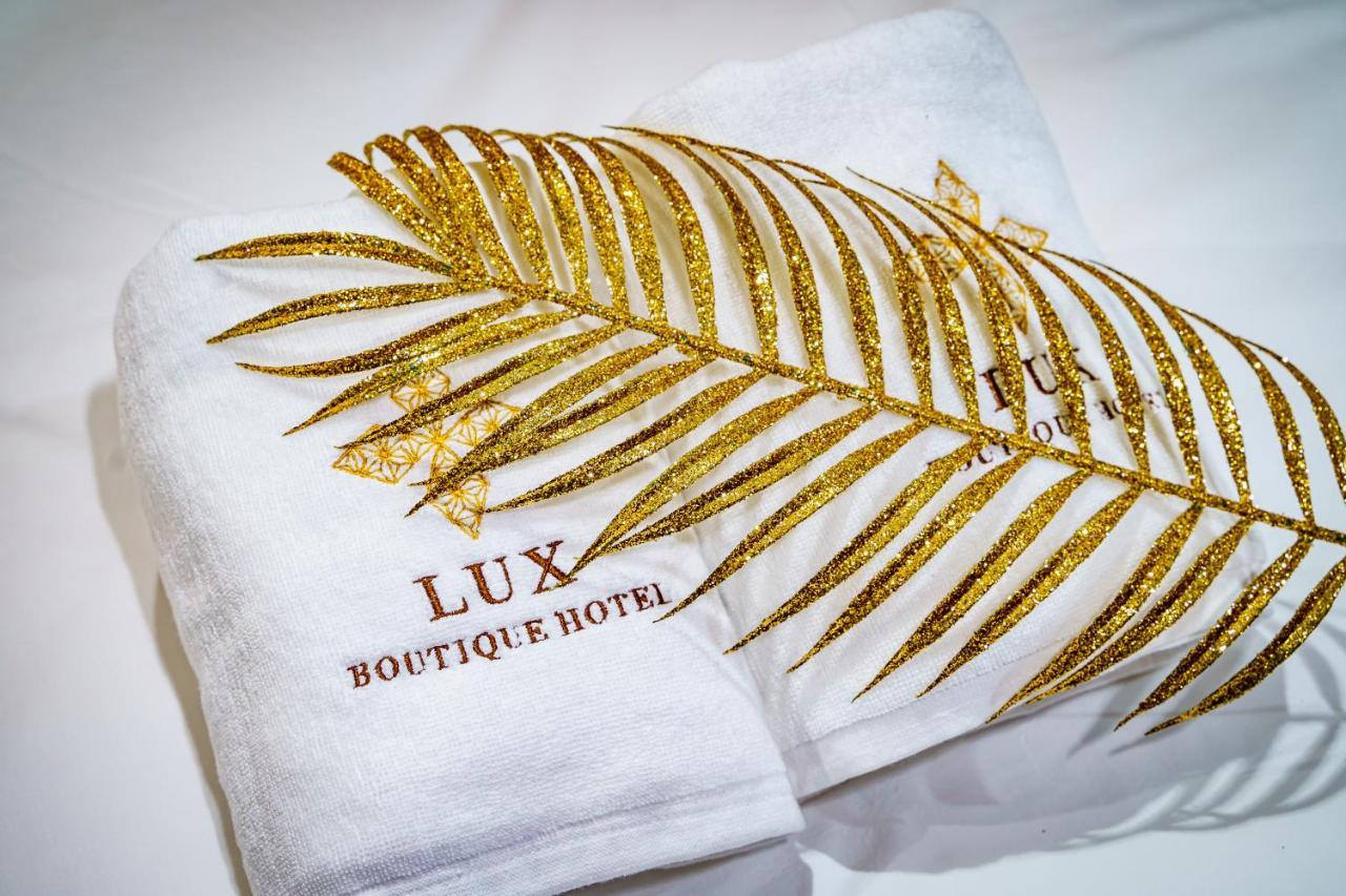 Lux Boutique Hotel Нонтхабури Экстерьер фото